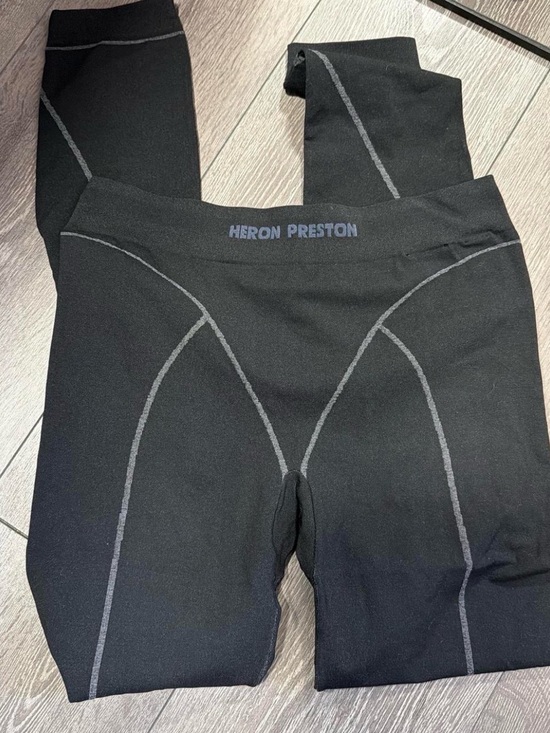 Heron Preston Pants - Heron Preston Black Knit Top with Orange Logo Tab